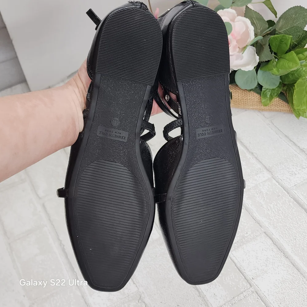 Kenneth Cole step out